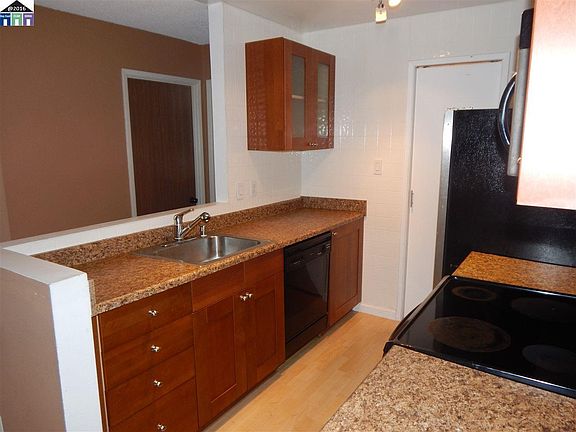 4th image of 221 Boardwalk Ave APT E