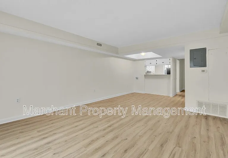 2530 E North St #11-B — Photo 8