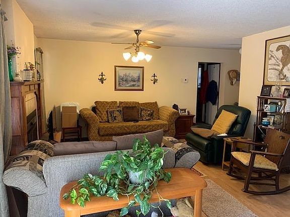 4th image of 9 Boxford Cir