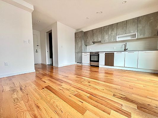 2nd image of 589 E New York Ave #6A