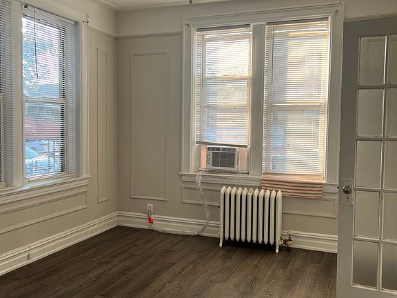 3rd image of 1602 Benson Ave #1R