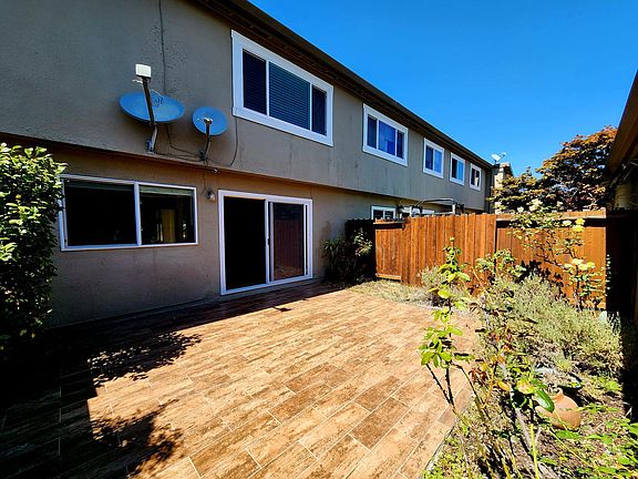 2nd image of 1092 Gull Ave
