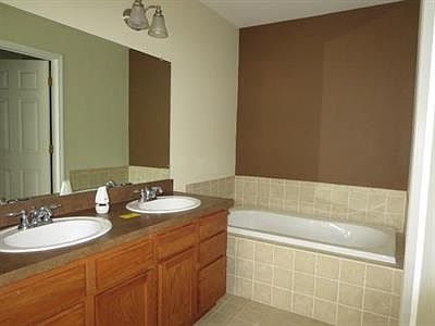 5th image of 3954 Ravensfield Dr #131