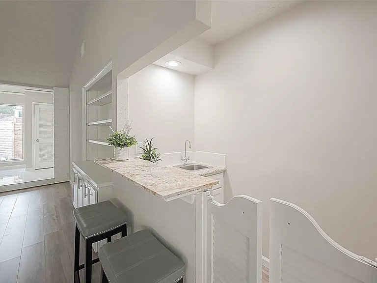 6107 Sanford Rd — Photo 13