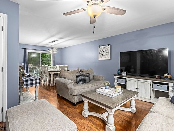 4th image of 13 Cranberry Ledge Rd
