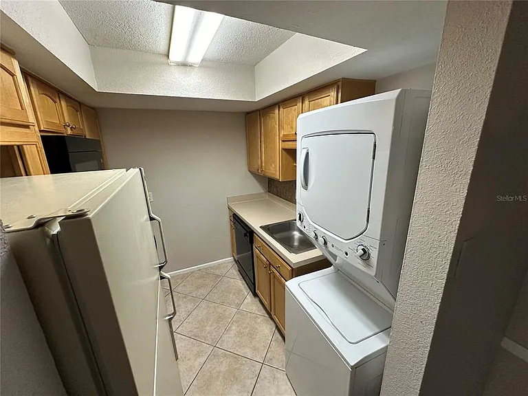 6020 Village Cir #6020 — Photo 4
