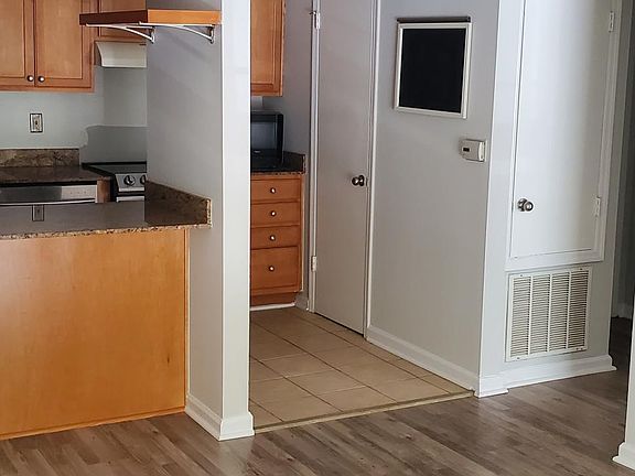 5th image of 3005 Seven Pines Ln Unit 304