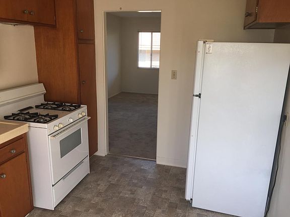 2nd image of 379 1/2 Rosecrans St