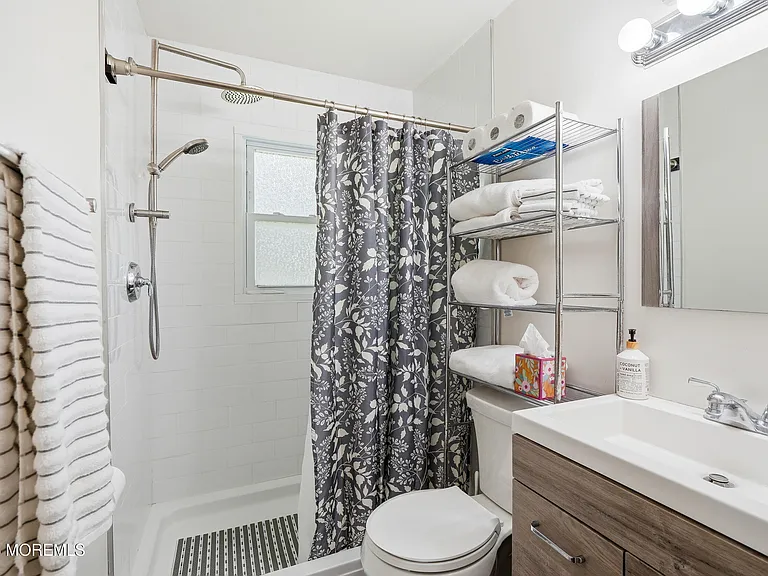 81 Berry Pl — Photo 16