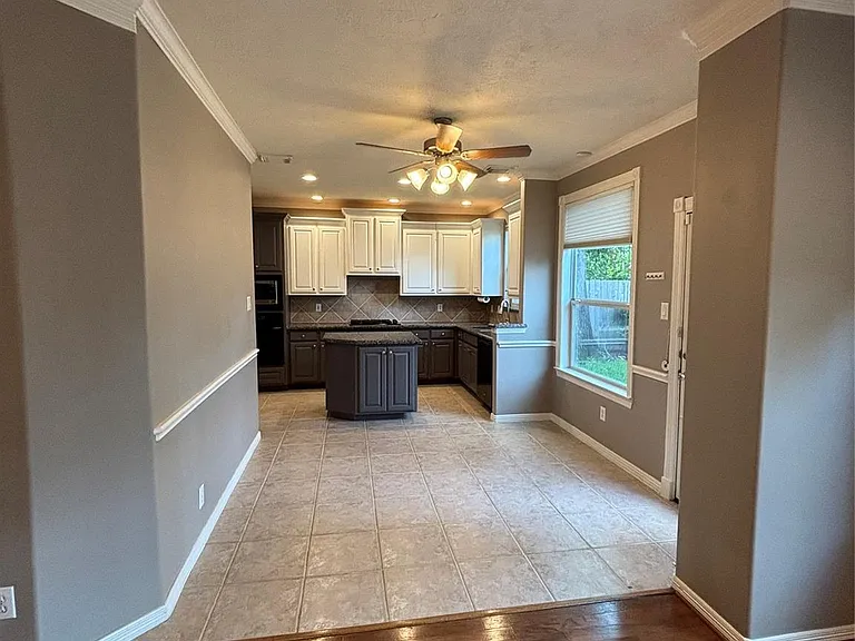 951 Lamonte Ln — Photo 6