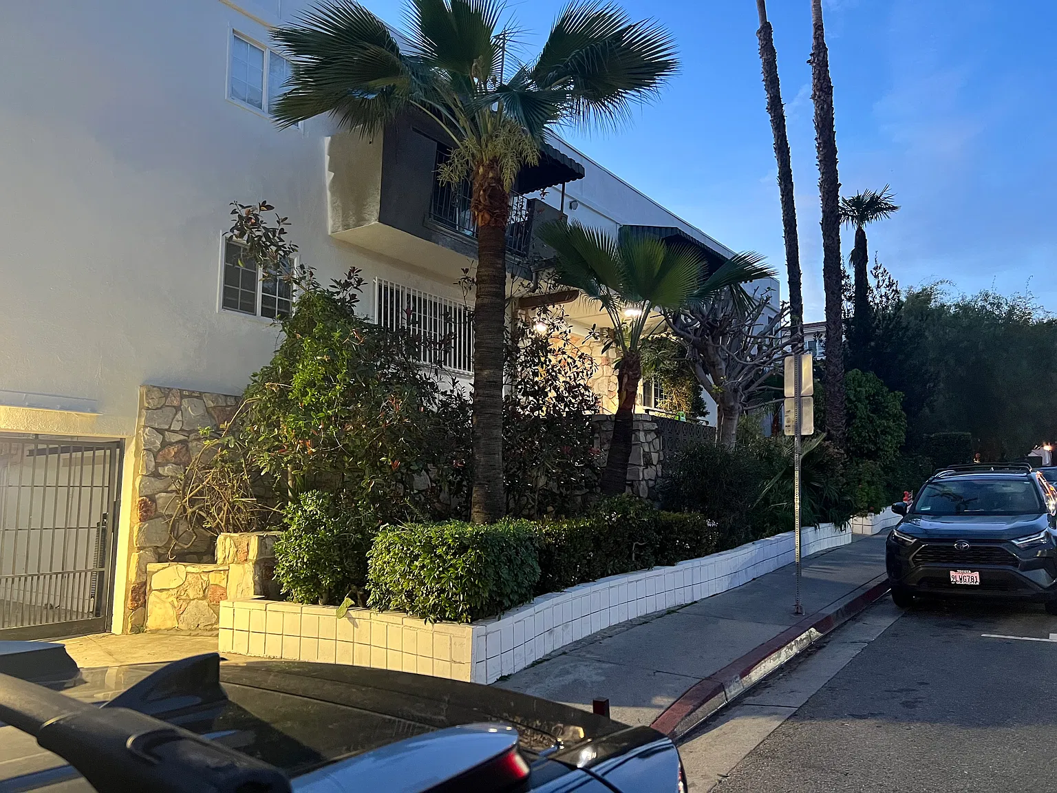 829 N San Vicente Blvd — Photo 1
