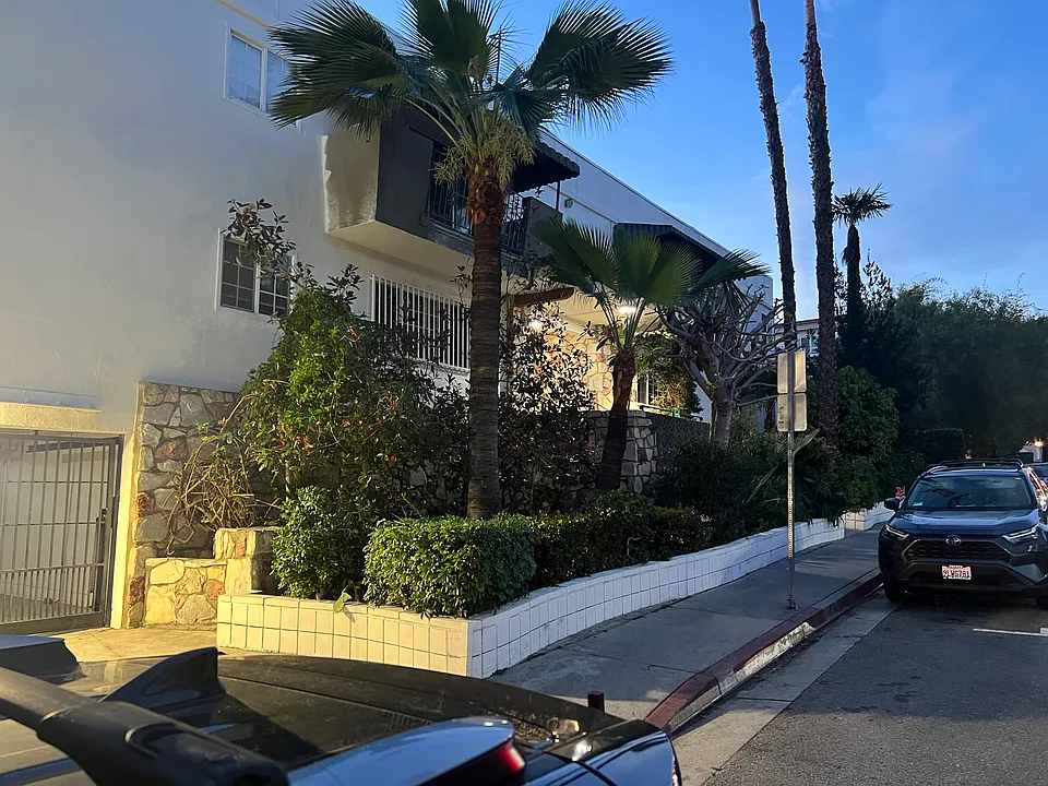 829 N San Vicente Blvd #9