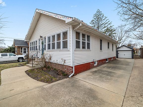 3rd image of 2120 40th St