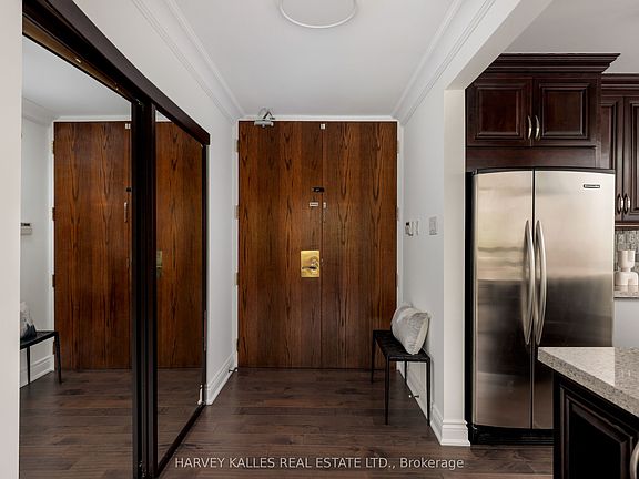4th image of 447 Walmer Rd #307