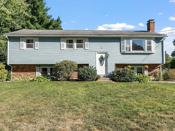 7 Rolling Ln, Hudson, MA 01749