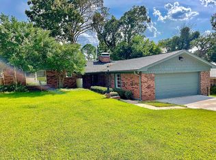 1332 Crestview Dr, Denison, TX 75020