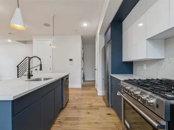 259 Liberty Avenue image 3 of 24