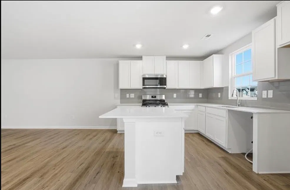 3 bed, 2.5 bath, 1423 sqft, $1,745 — Photo 4