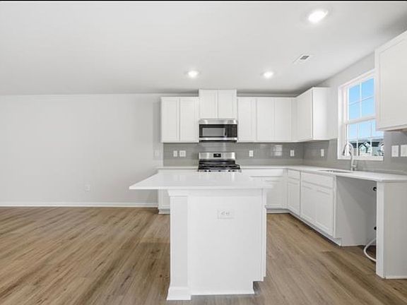 4th image of 903 Mahaffey Ct
