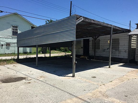 5th image of 4028 Broadway St