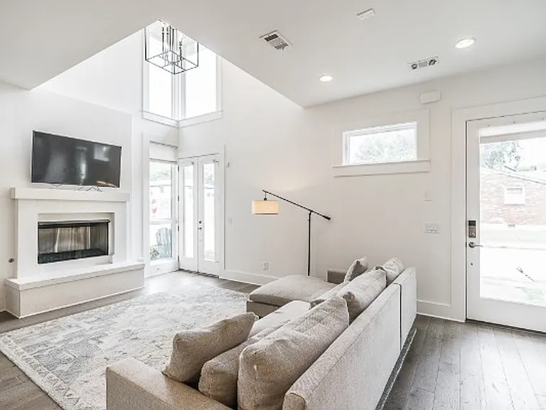 323 Garfield St — Photo 8