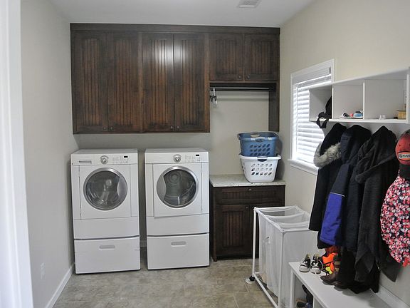5th image of 740 Stoneridge Cir