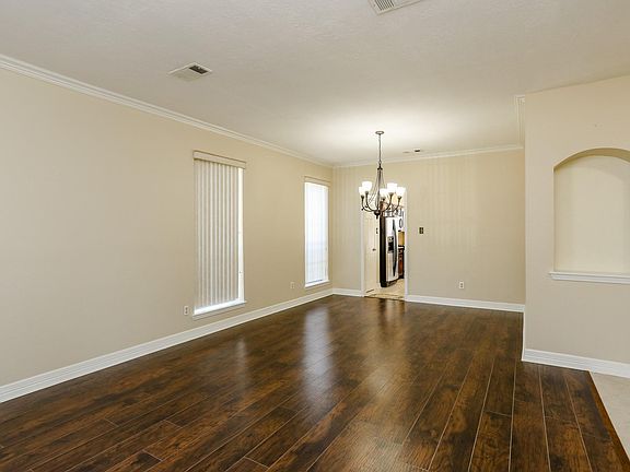 3rd image of 18119 Oakleaf Trail Ct