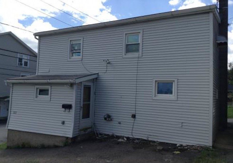 2nd image of 522 Freemont Ct