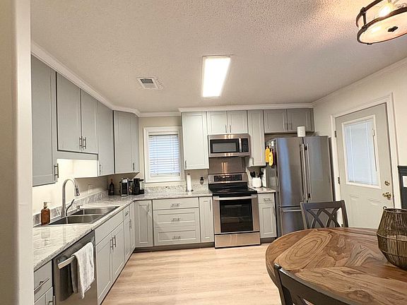 2nd image of 412 Chenoa Ave