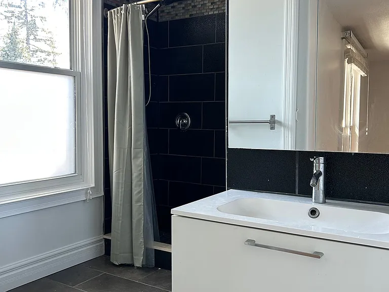 322 Codrington St #3 — Photo 9