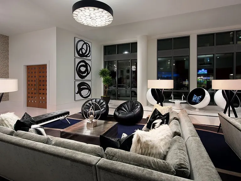Resident lounge with common area seating