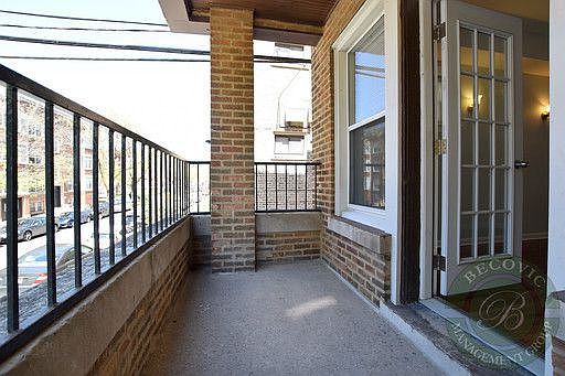 4th image of 7451 N Greenview Ave #114