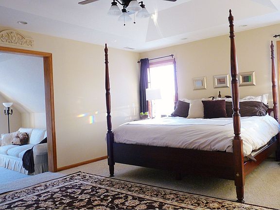 Master Bedroom w/Private Bath & Sitting Room