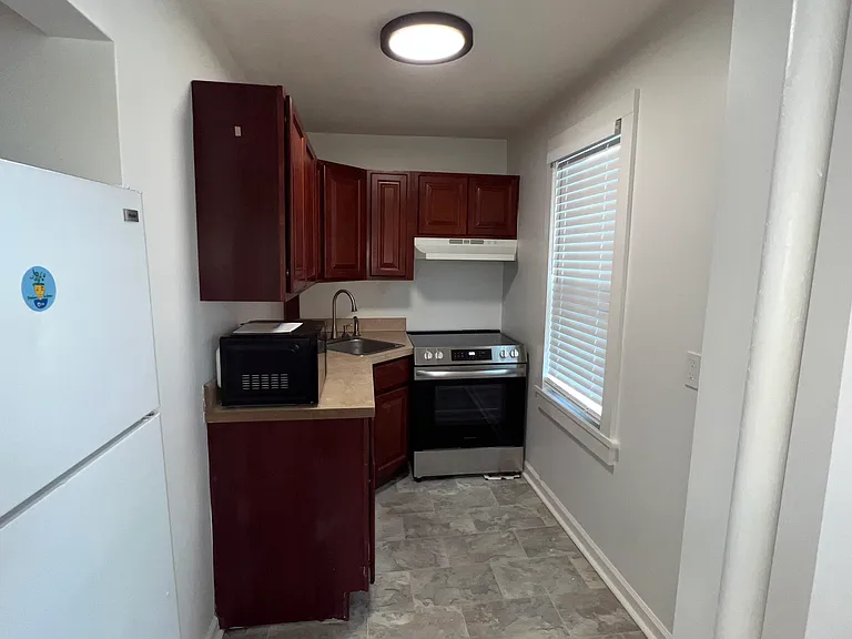 802 Bridge St #2 — Photo 11