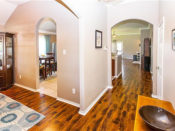 4th image of 6619 Blue Hollow Ln