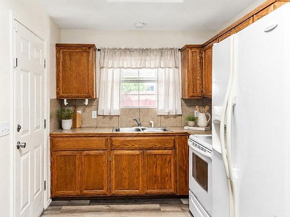 4th image of 4604 Sandpiper Ave