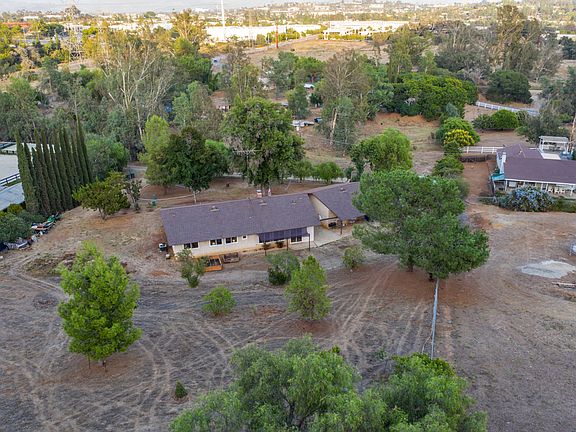 4th image of 2557 Kauana Loa Dr