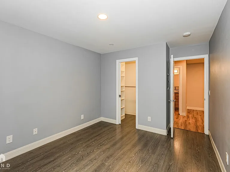 5252 Balboa Arms Dr #179 — Photo 12