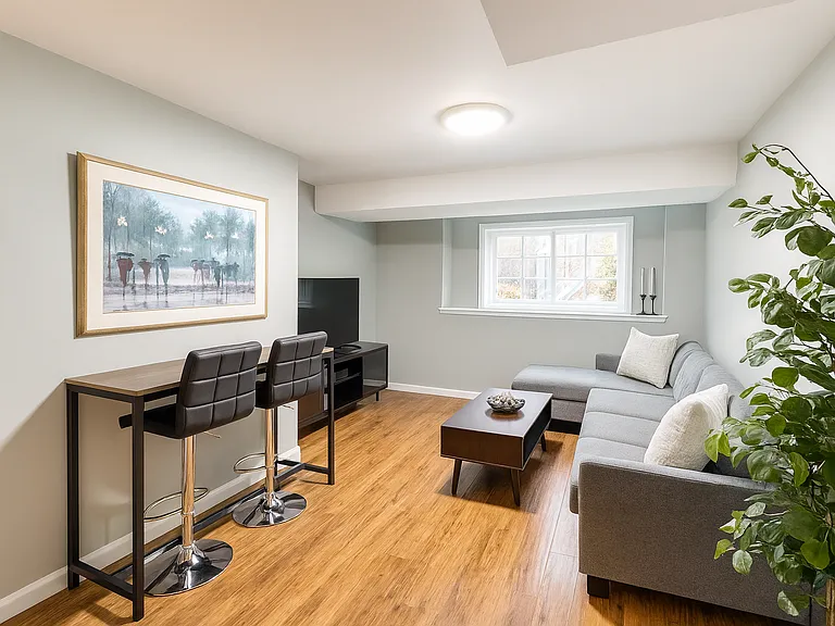 5 Camden Way — Photo 2