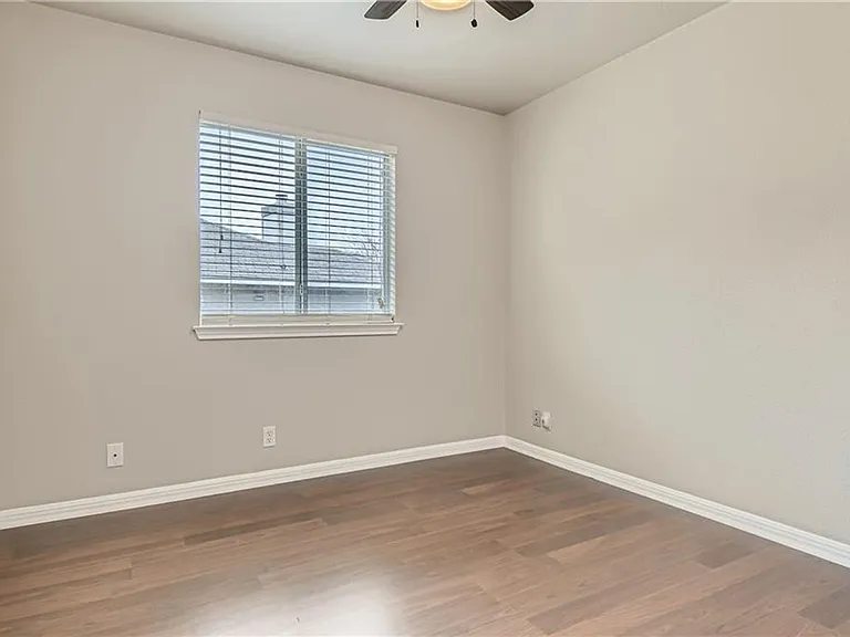 113 Cassandra Dr — Photo 17