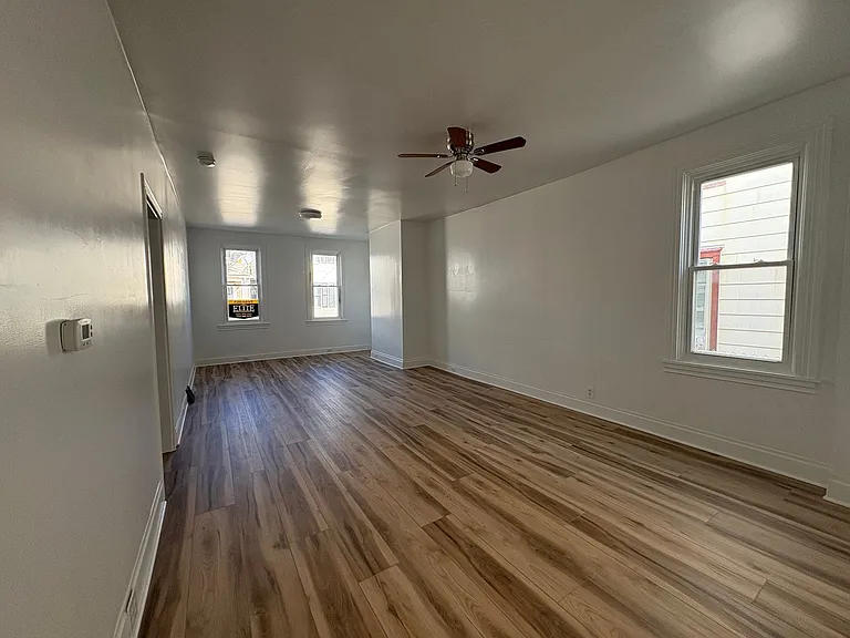 156 E Penn St — Photo 3