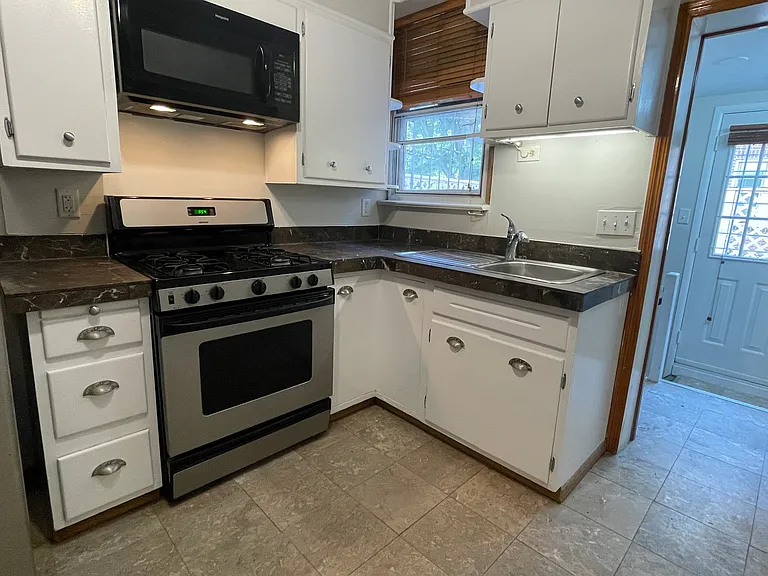 425 S 46th St #1 — Photo 4