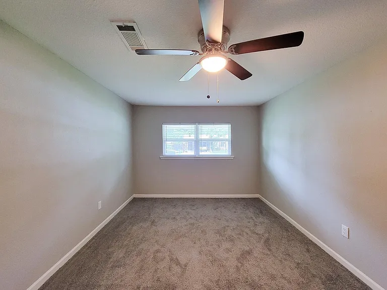5606 Willow Glen Dr — Photo 8