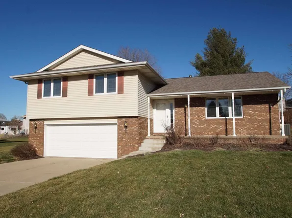 15 Country Ln, East Peoria, IL 61611