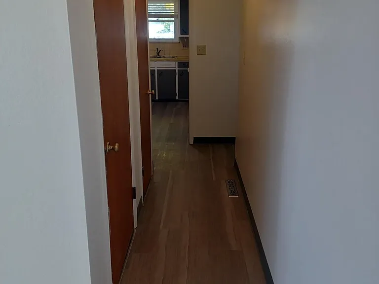 600 W Prospect Rd — Photo 3