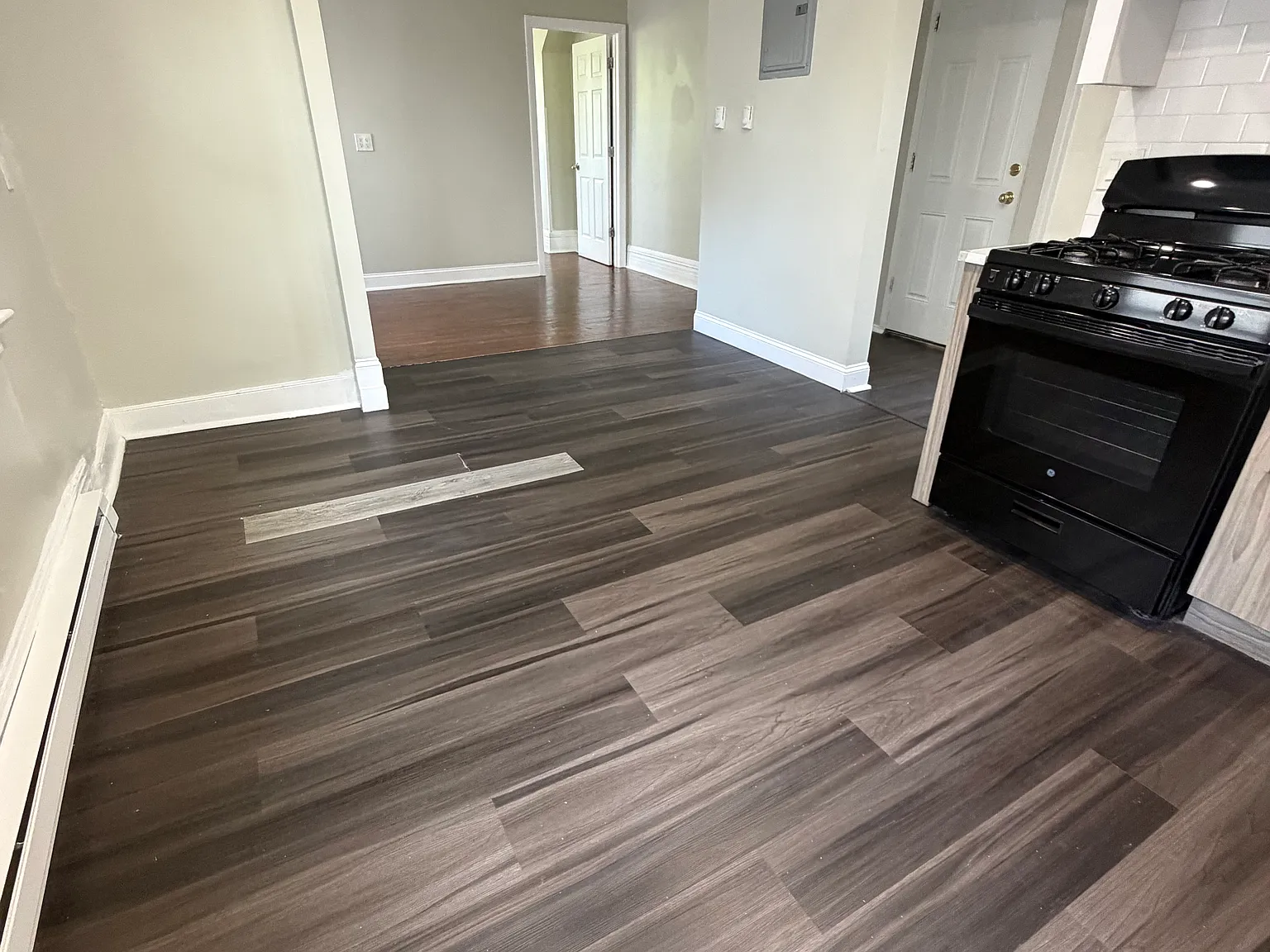 3 bed, 900 sqft, $2,450 — Photo 2
