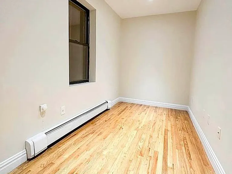 437 W 54th St #1A — Photo 9