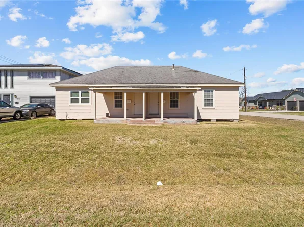 319 E B St, La Porte, TX 77571