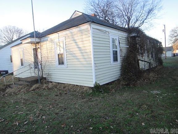 2nd image of 1403 Dill St