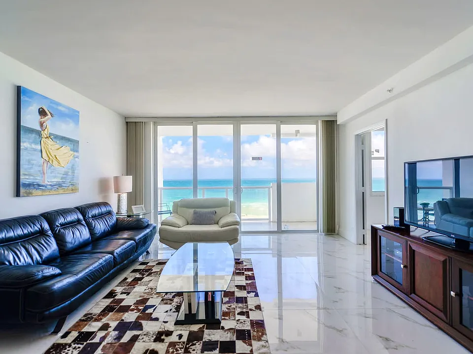 5599 Collins Ave #ID1022559P